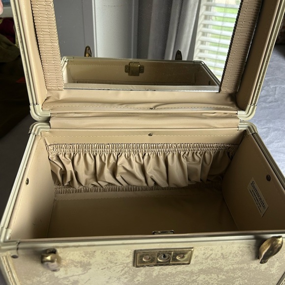 Samsonite Gold Travel Bag - Picture 5 of 13